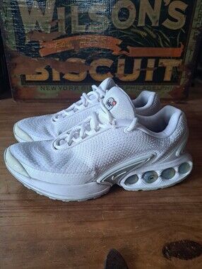 Nike Air Max Dn Women's Lifestyle Sneakers White Metallic Silver Size 7 FJ3145